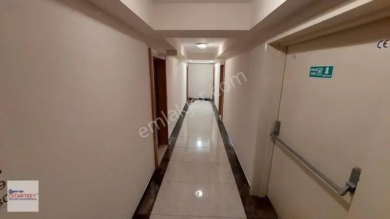 Çiğli Marka 333 Sitesi Havuz Cepheli Satılık 1+1 Daire — fotoğraf 9