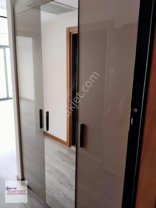 Çiğli Marka 333 Sitesi Havuz Cepheli Satılık 1+1 Daire — fotoğraf 12