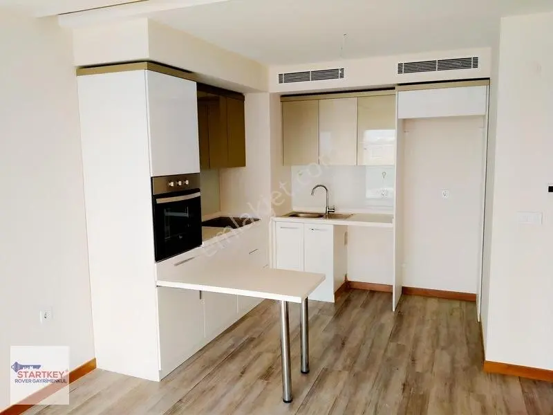 Çiğli Marka 333 Sitesi Havuz Cepheli Satılık 1+1 Daire — fotoğraf 16