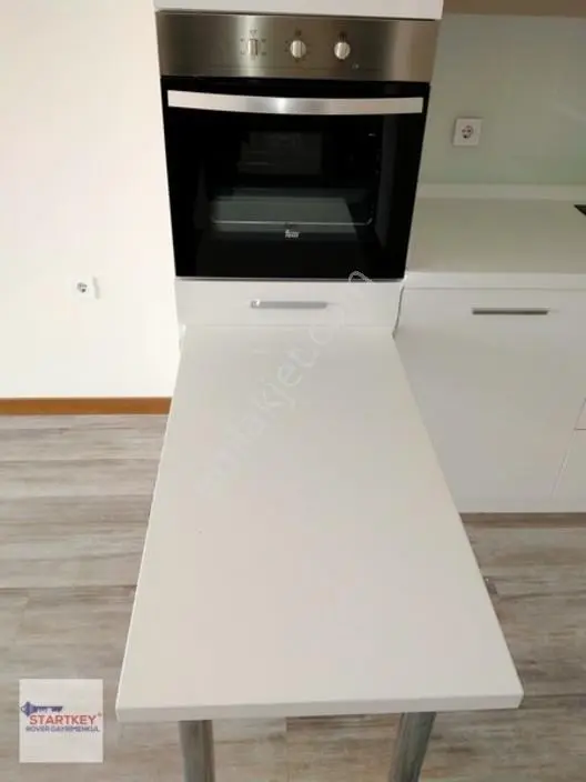 Çiğli Marka 333 Sitesi Havuz Cepheli Satılık 1+1 Daire — fotoğraf 17