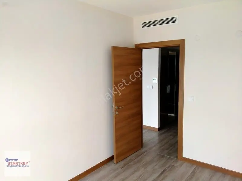Çiğli Marka 333 Sitesi Havuz Cepheli Satılık 1+1 Daire — fotoğraf 19