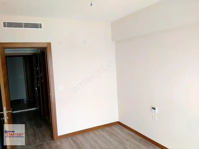 Çiğli Marka 333 Sitesi Havuz Cepheli Satılık 1+1 Daire — fotoğraf 20