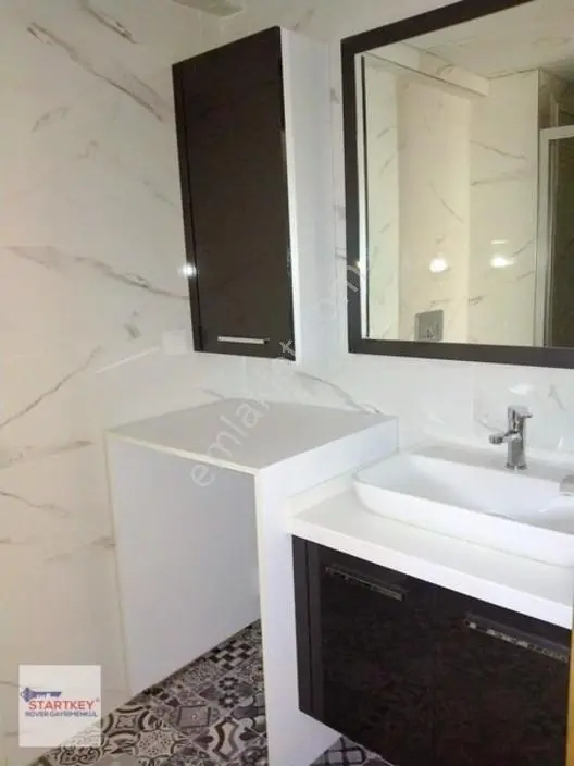 Çiğli Marka 333 Sitesi Havuz Cepheli Satılık 1+1 Daire — fotoğraf 24