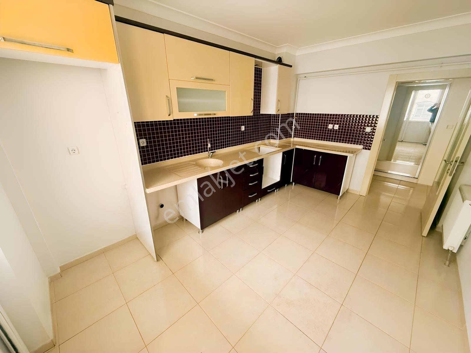 Keçiörende 3+1 Genişkulanişlı Köşe Başi Cadde Yanı İskanlı Daire — fotoğraf 3