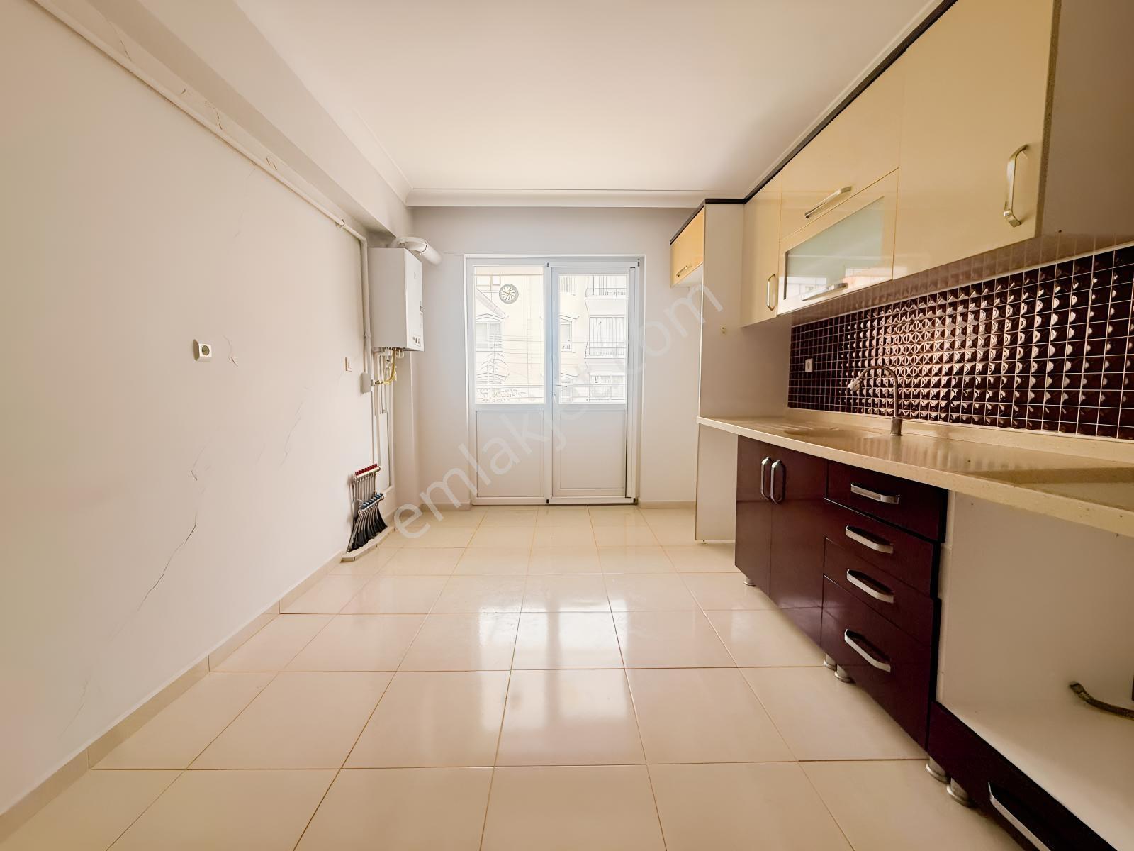 Keçiörende 3+1 Genişkulanişlı Köşe Başi Cadde Yanı İskanlı Daire — fotoğraf 4