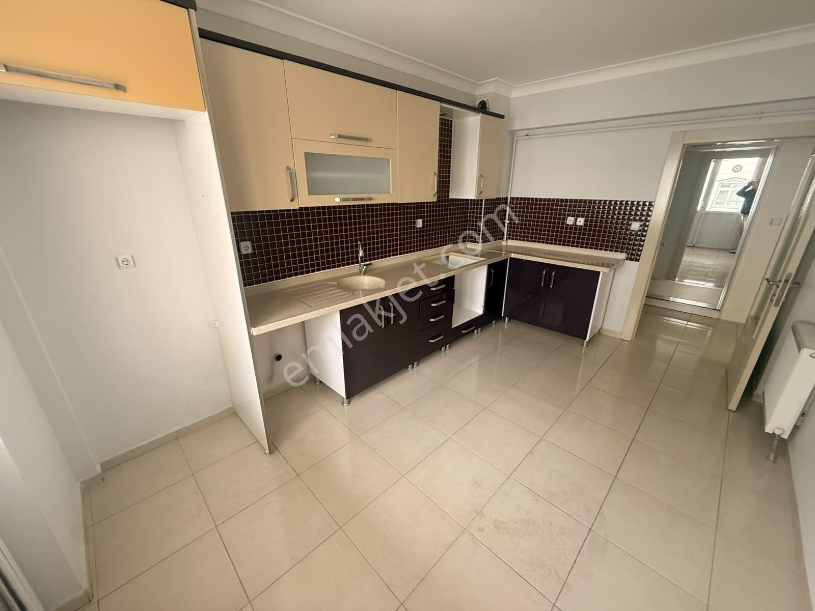 Keçiörende 3+1 Genişkulanişlı Köşe Başi Cadde Yanı İskanlı Daire — fotoğraf 5