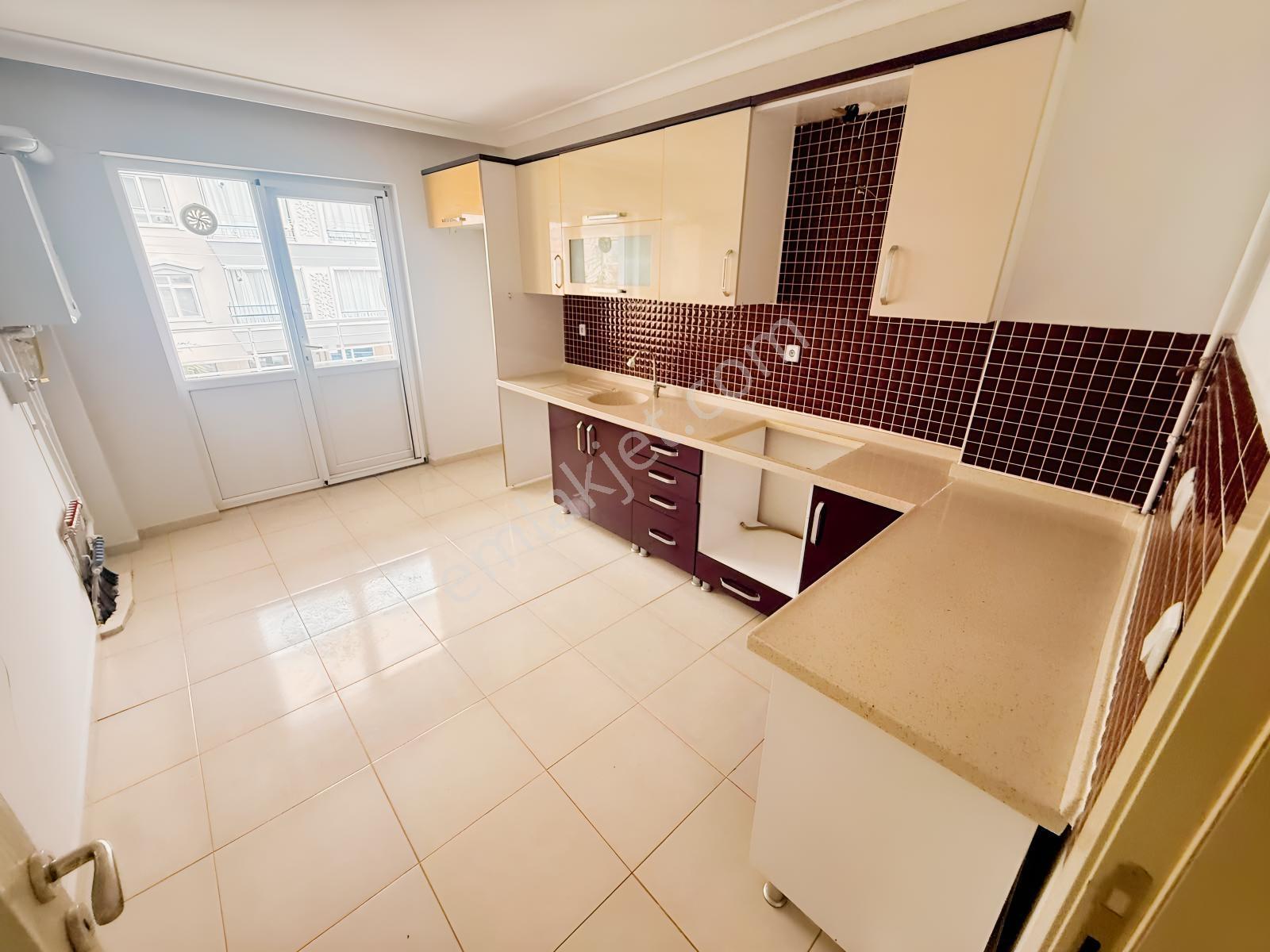 Keçiörende 3+1 Genişkulanişlı Köşe Başi Cadde Yanı İskanlı Daire — fotoğraf 6