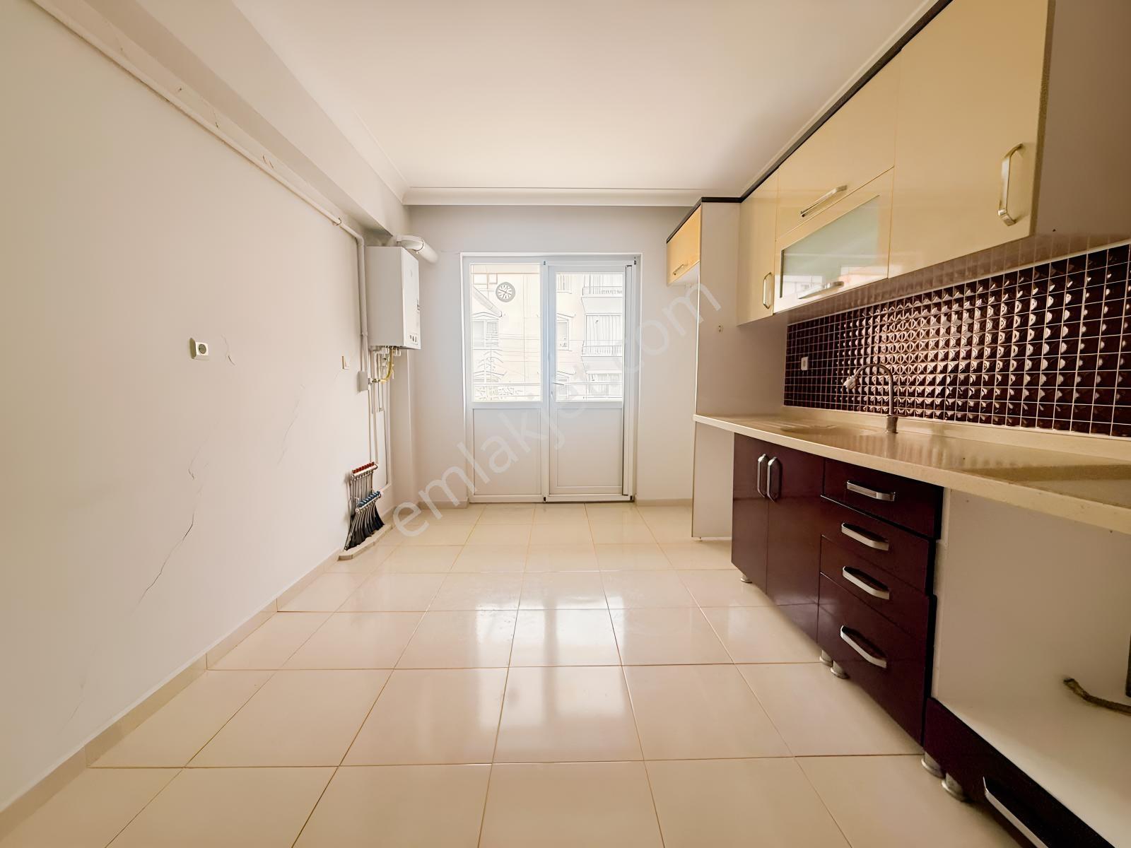 Keçiörende 3+1 Genişkulanişlı Köşe Başi Cadde Yanı İskanlı Daire — fotoğraf 7