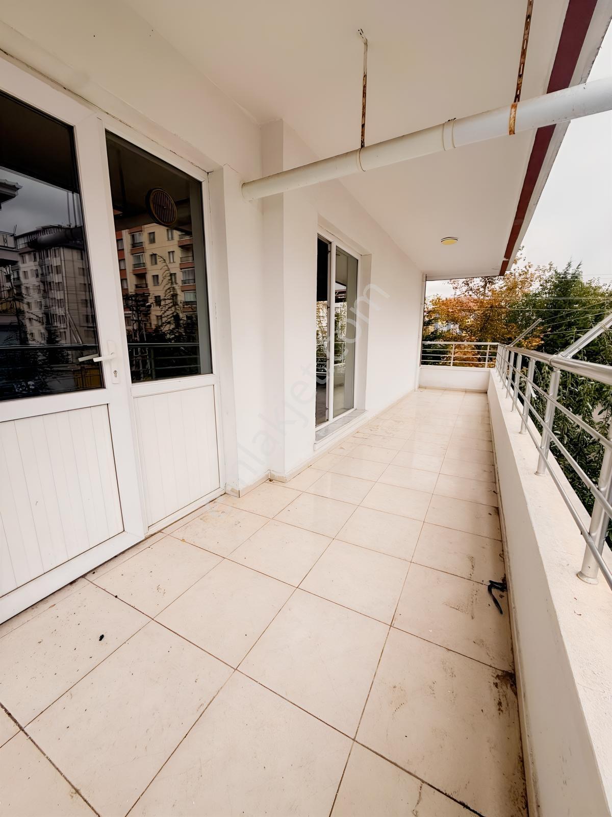 Keçiörende 3+1 Genişkulanişlı Köşe Başi Cadde Yanı İskanlı Daire — fotoğraf 18