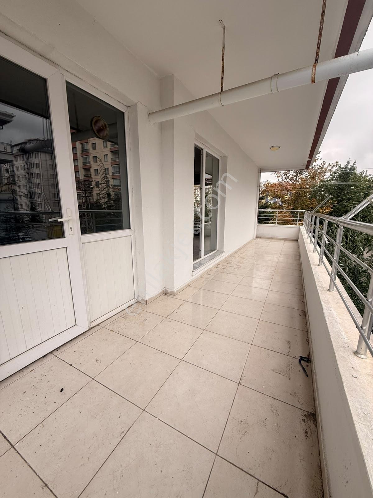 Keçiörende 3+1 Genişkulanişlı Köşe Başi Cadde Yanı İskanlı Daire — fotoğraf 20