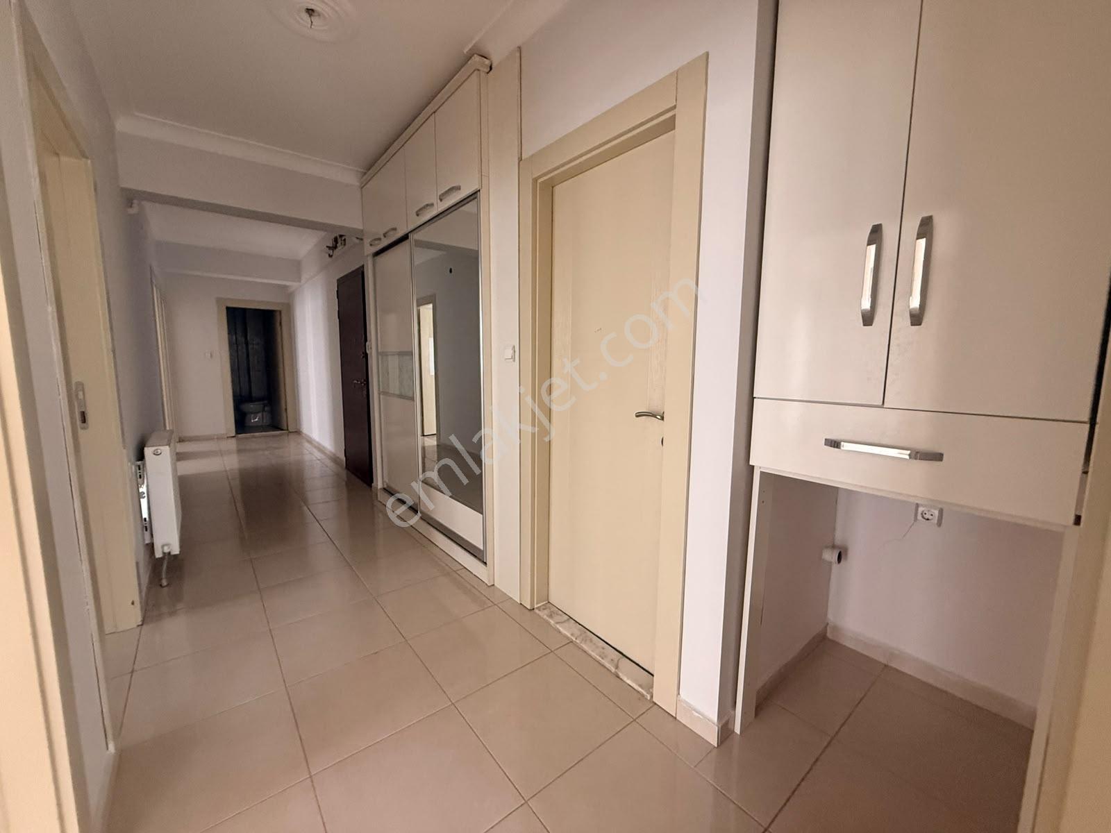 Keçiörende 3+1 Genişkulanişlı Köşe Başi Cadde Yanı İskanlı Daire — fotoğraf 21