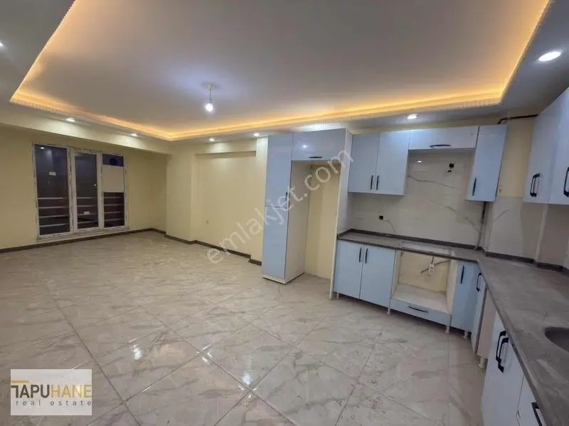 Tapuhane'Den Cadde Üstü Satılık 2+1 Daire