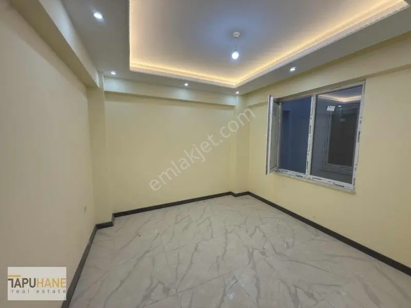 Tapuhane'den Cadde Üstü Satılık 2+1 Daire — fotoğraf 2
