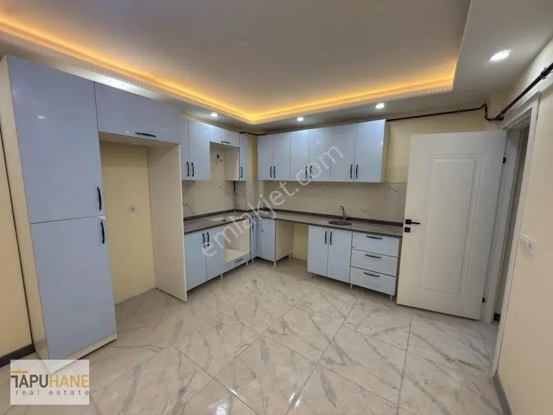Tapuhane'den Cadde Üstü Satılık 2+1 Daire — fotoğraf 3