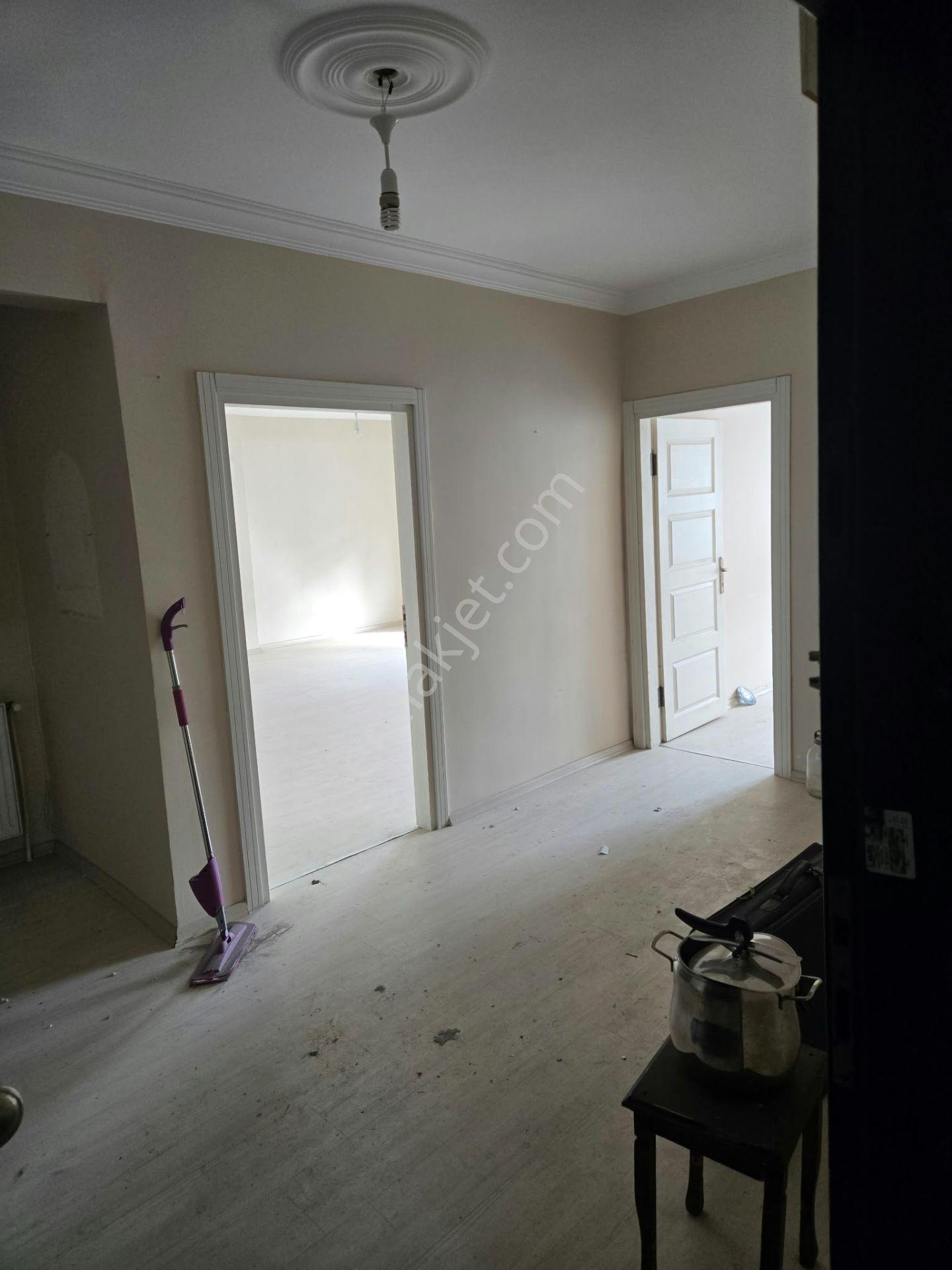 Zeynebiye Caddesinde 3+1 Kelepir Daire 150m2 — fotoğraf 3