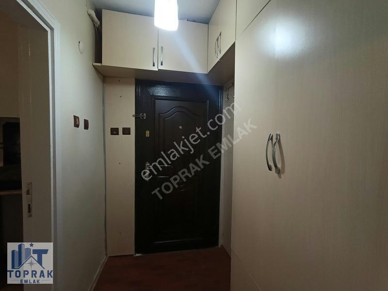 Toprak Emlaktan Çankaya Mah. Göçmen Evlerinde Satılık 2+1 Daire. — fotoğraf 3