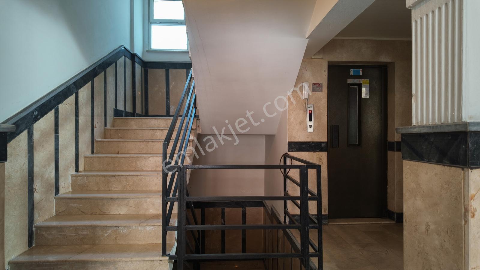 Aydın Hasan Efendi Mh.'de Satılık 4+1 Otoparklı Ara Kat Daire — fotoğraf 4