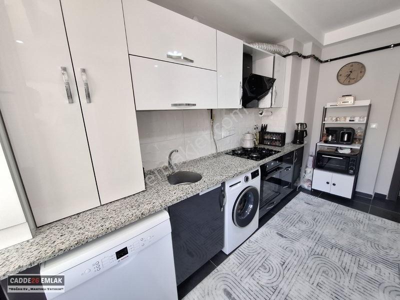 Cadde26 Dan Esenli Caddesinin Dibinde Satılık 2+1 Daire — fotoğraf 3
