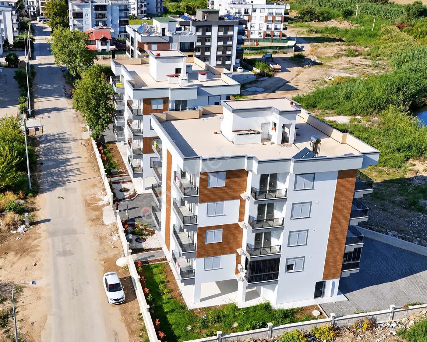 Finike Kum Mahellesinde Amerikan Mutfaklı 2+1 Satılık Daire