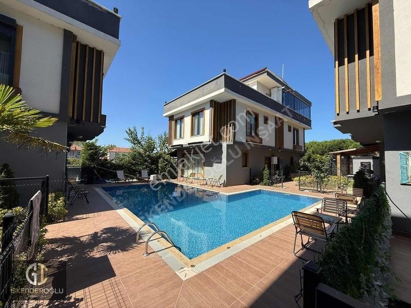 Denize 3 Dk | Havuzlu | Müstakil Bahçeli | Eşyalı Lüks Villa