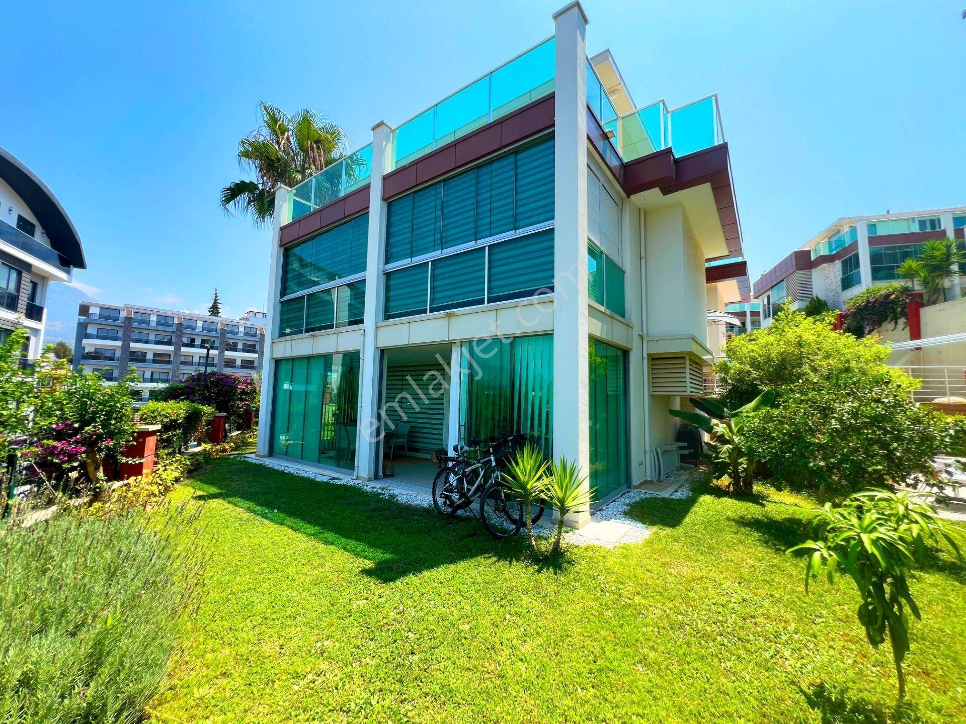 Alanya Kargıcakta Manzaralı Yerden Isıtmalı Ferah 4+1 Çatı Dubleksi Daire