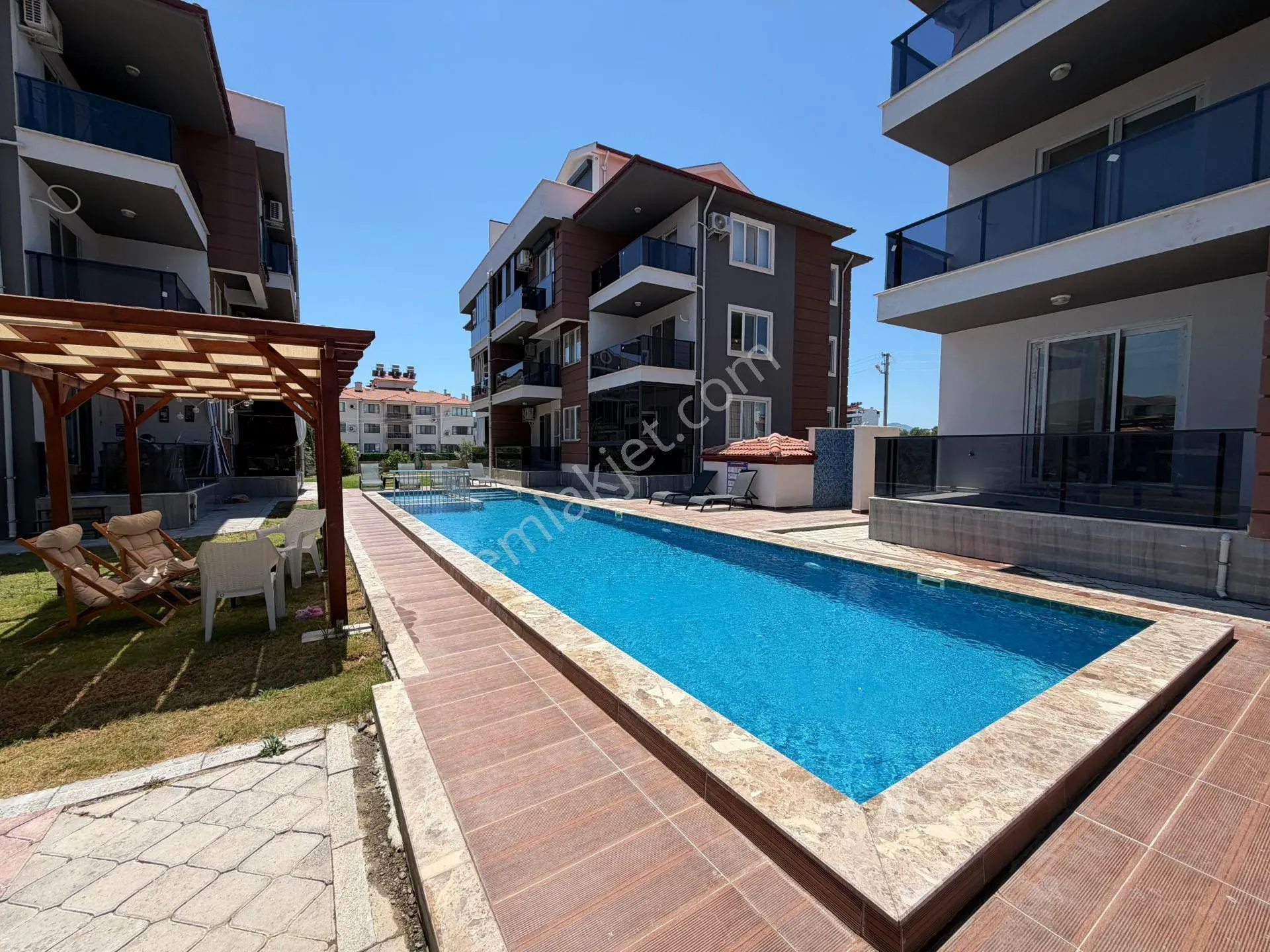 Goldhouse Dan Satılık Daire Havuz Cepheli Site İçinde Masrafsız Giriş Katı