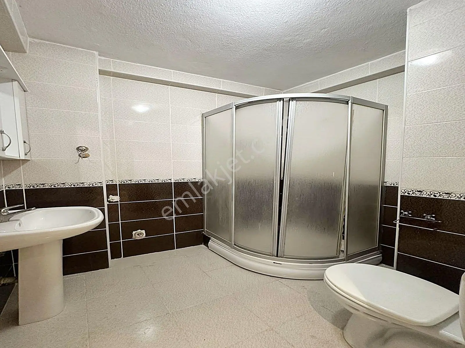 Güzelyurt Metrobüs Durağına Yürüme Mesafesinde 2+1 Full Dekorlu Yeni Binada Satılık Arakat Daire!! — fotoğraf 20