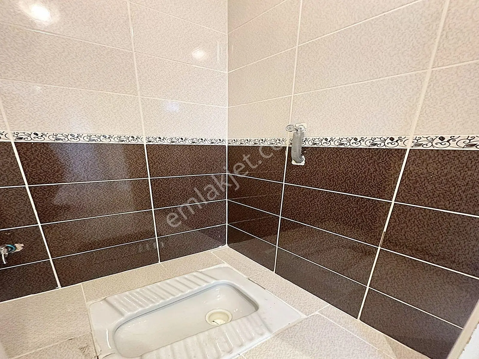 Güzelyurt Metrobüs Durağına Yürüme Mesafesinde 2+1 Full Dekorlu Yeni Binada Satılık Arakat Daire!! — fotoğraf 21