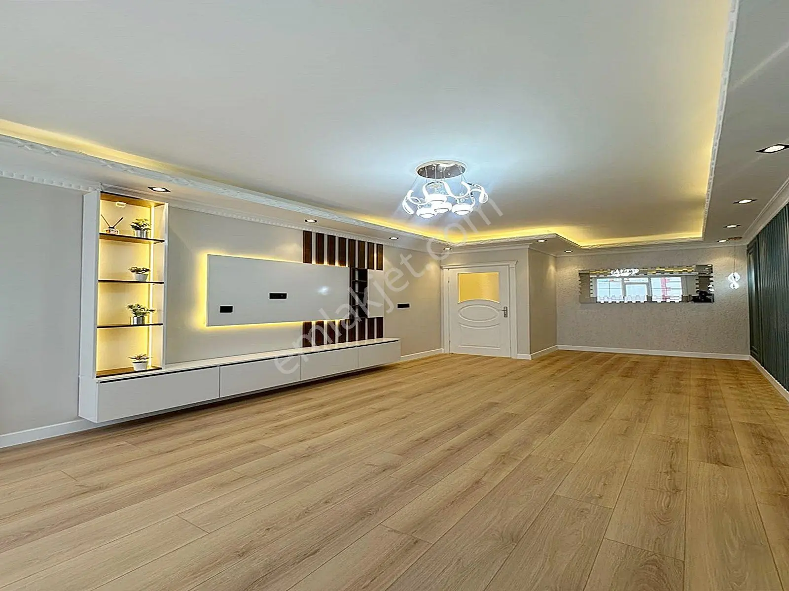 Metrobüse Yürüme Mesafesinde Ultra Lüx 2+1 İskanlı Satılık Arakat Daire!!! — fotoğraf 2