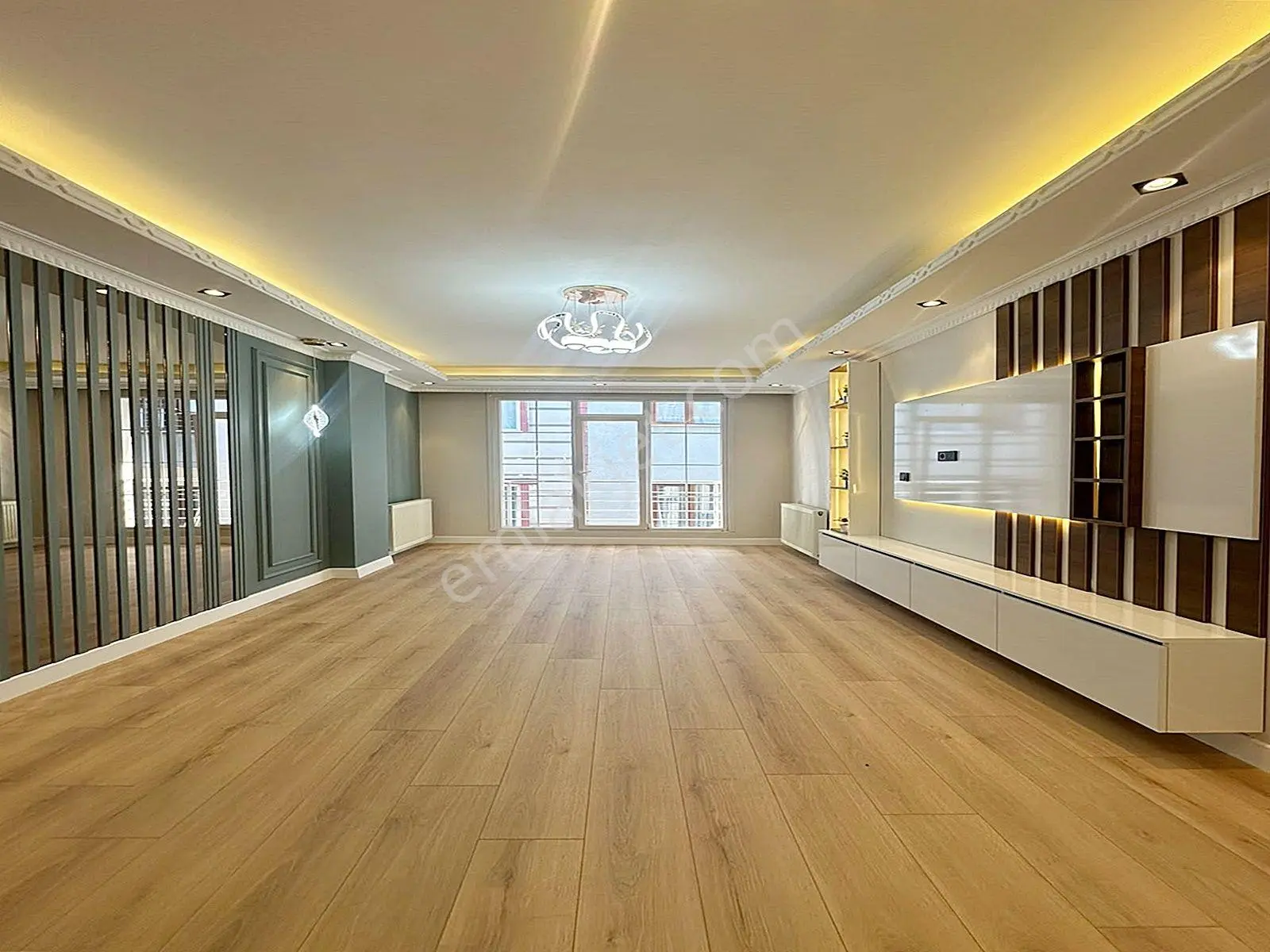 Metrobüse Yürüme Mesafesinde Ultra Lüx 2+1 İskanlı Satılık Arakat Daire!!! — fotoğraf 3