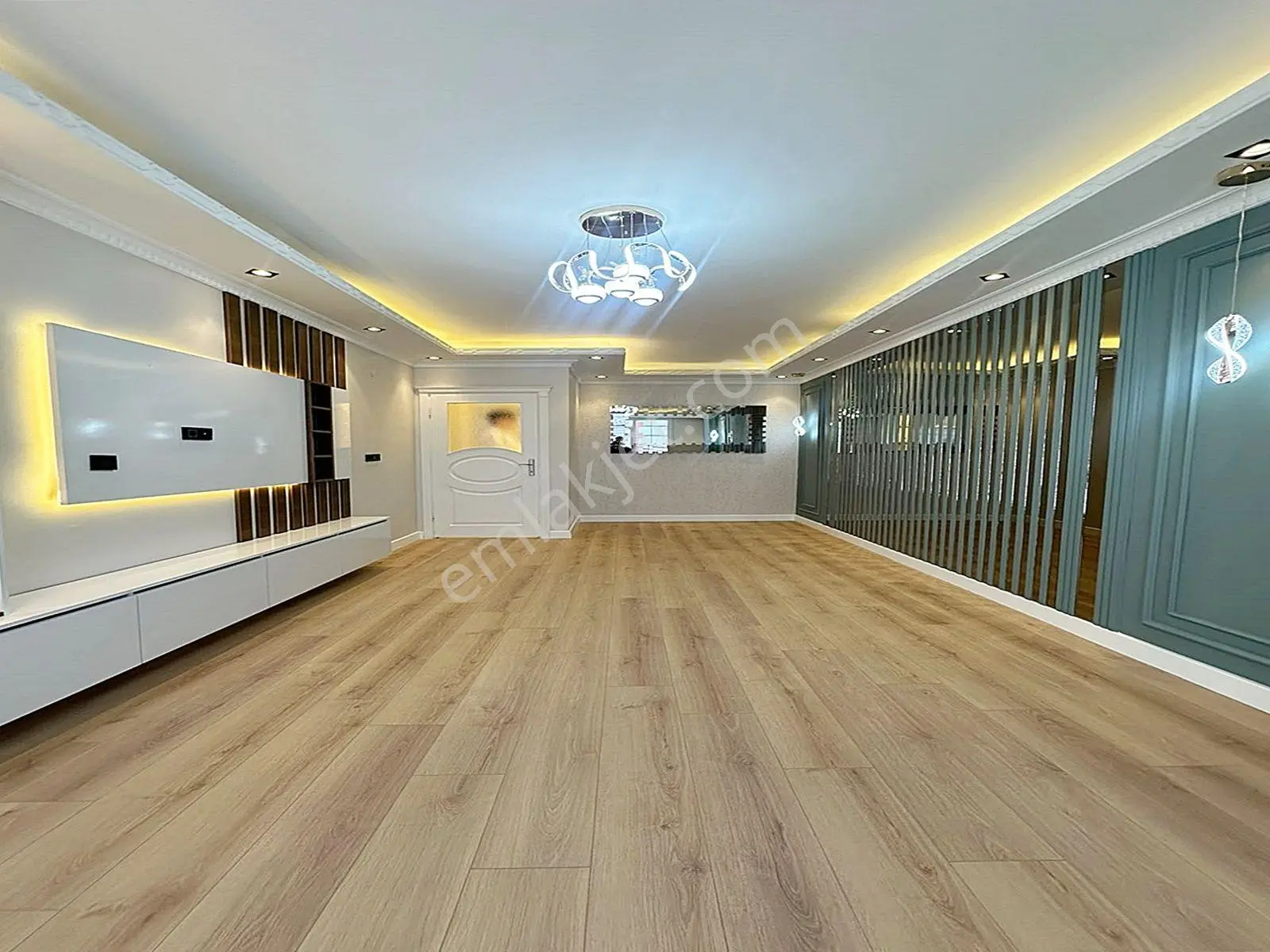 Metrobüse Yürüme Mesafesinde Ultra Lüx 2+1 İskanlı Satılık Arakat Daire!!! — fotoğraf 4
