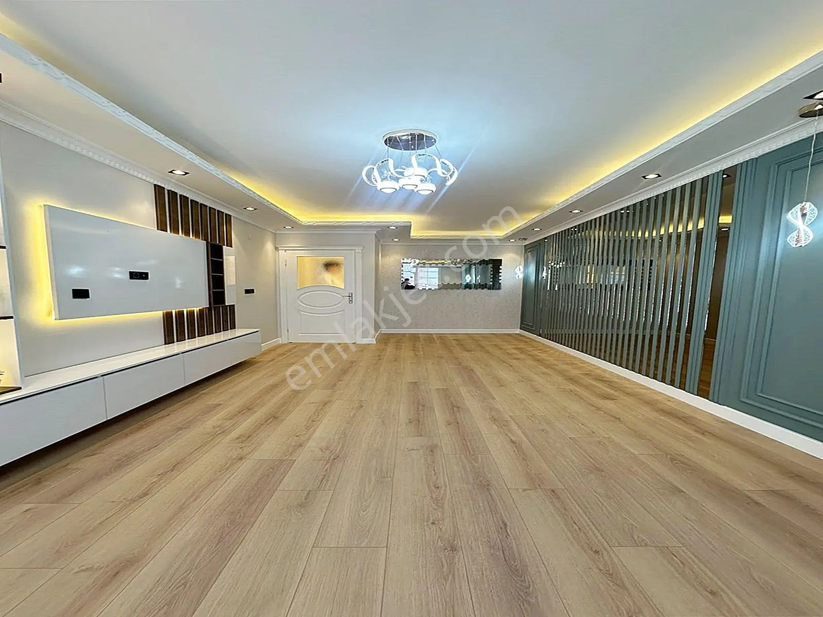 Metrobüse Yürüme Mesafesinde Ultra Lüx 2+1 İskanlı Satılık Arakat Daire!!! — fotoğraf 5