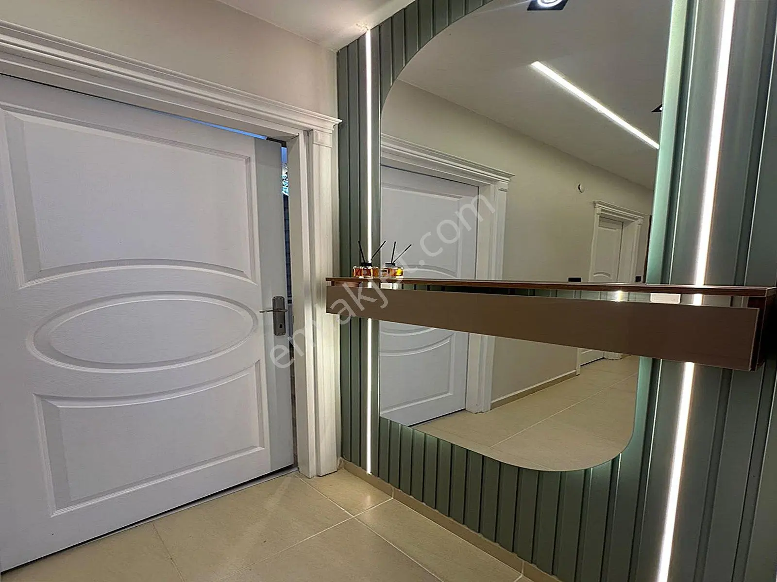 Metrobüse Yürüme Mesafesinde Ultra Lüx 2+1 İskanlı Satılık Arakat Daire!!! — fotoğraf 7