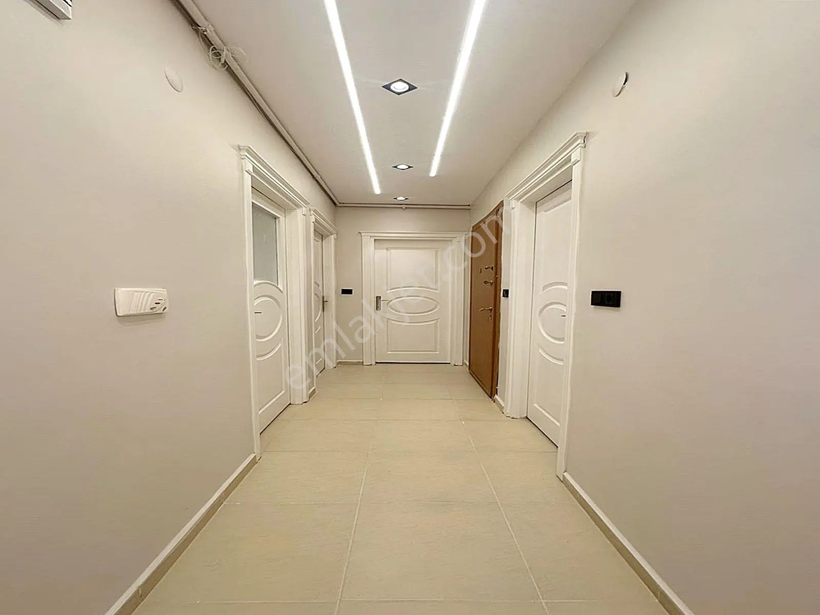 Metrobüse Yürüme Mesafesinde Ultra Lüx 2+1 İskanlı Satılık Arakat Daire!!! — fotoğraf 13