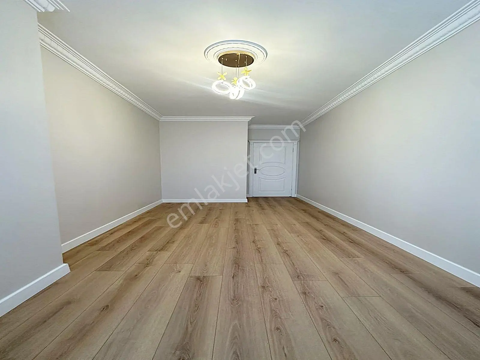 Metrobüse Yürüme Mesafesinde Ultra Lüx 2+1 İskanlı Satılık Arakat Daire!!! — fotoğraf 15