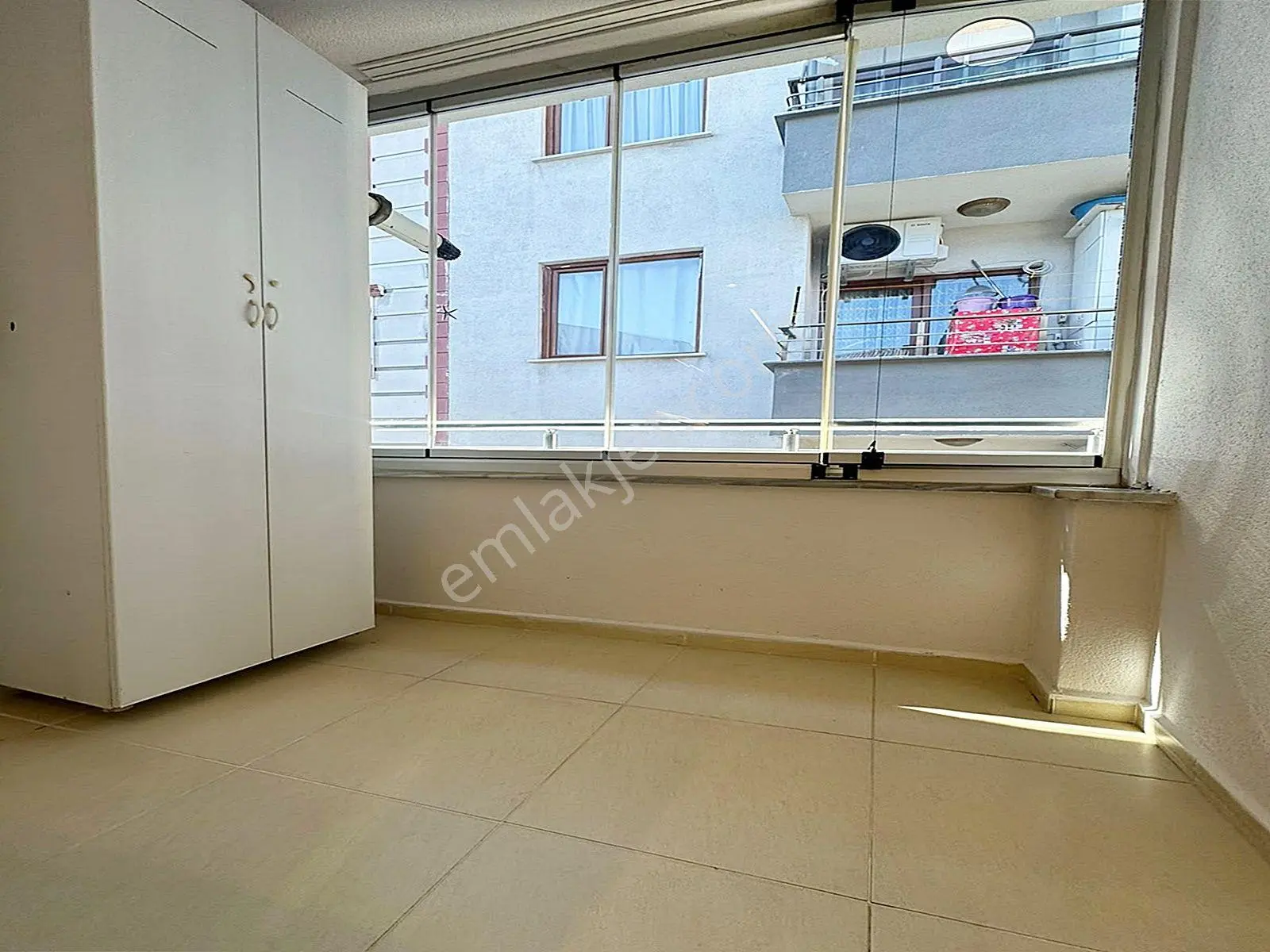 Metrobüse Yürüme Mesafesinde Ultra Lüx 2+1 İskanlı Satılık Arakat Daire!!! — fotoğraf 16