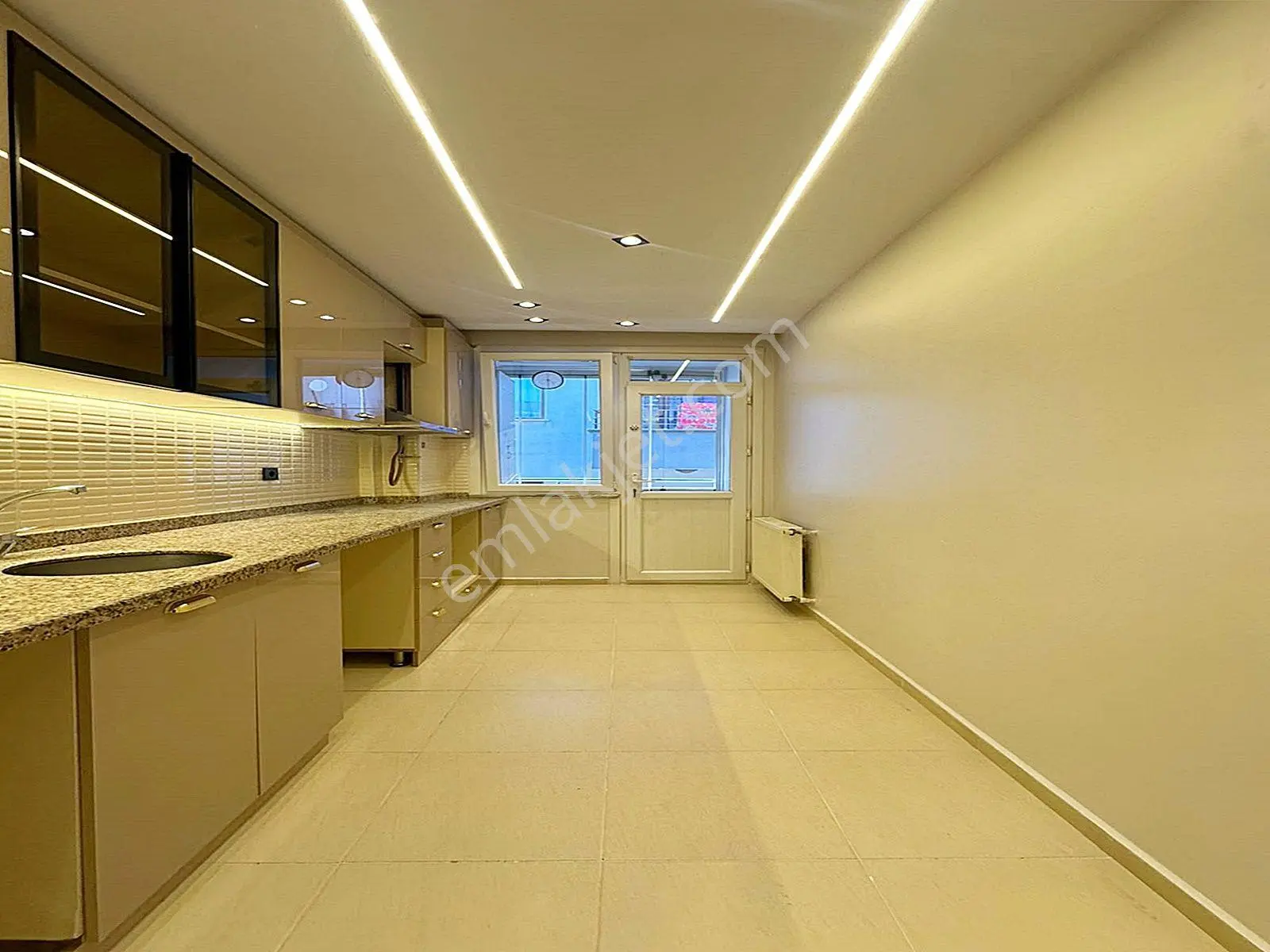 Metrobüse Yürüme Mesafesinde Ultra Lüx 2+1 İskanlı Satılık Arakat Daire!!! — fotoğraf 20