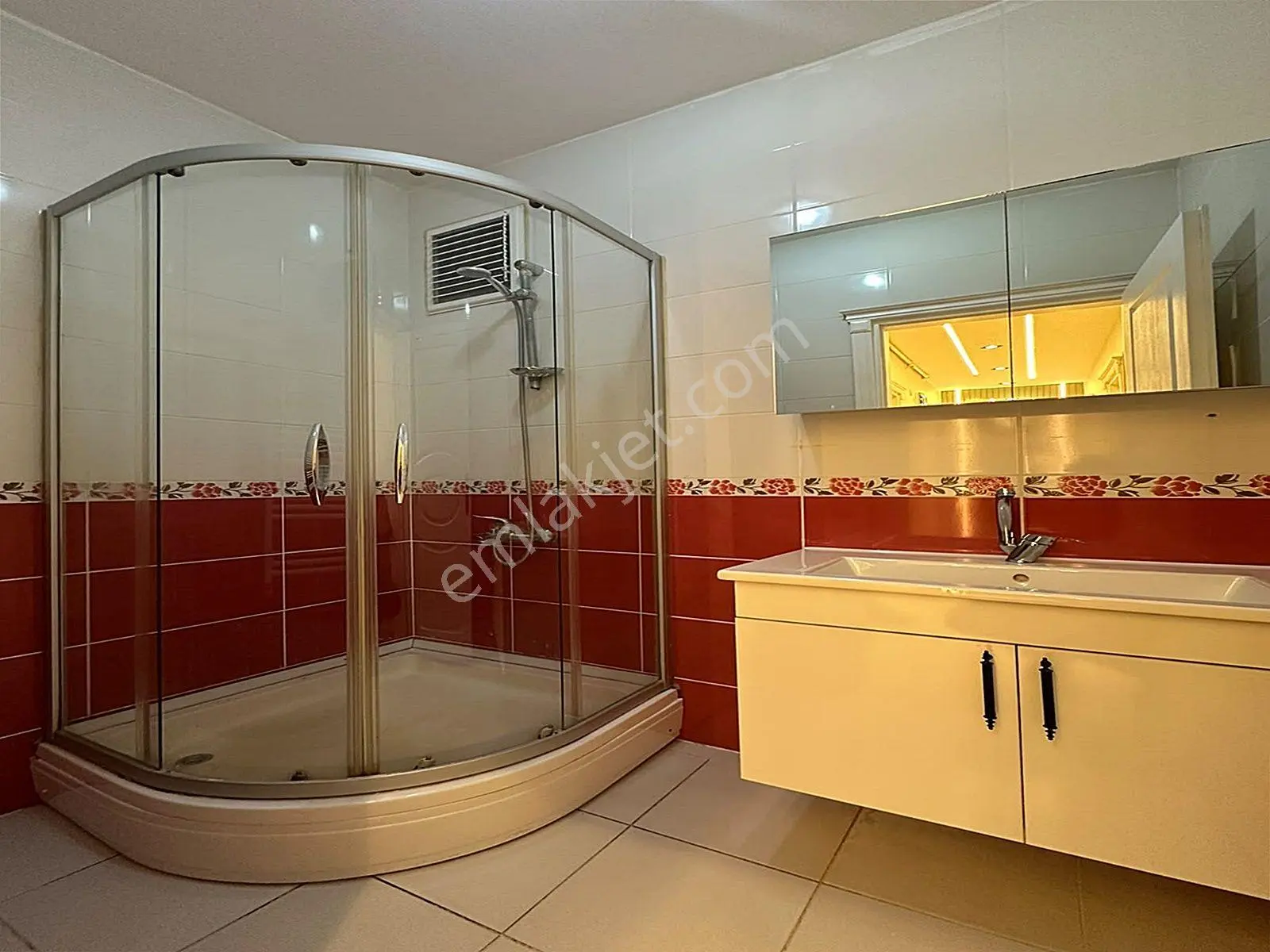 Metrobüse Yürüme Mesafesinde Ultra Lüx 2+1 İskanlı Satılık Arakat Daire!!! — fotoğraf 26