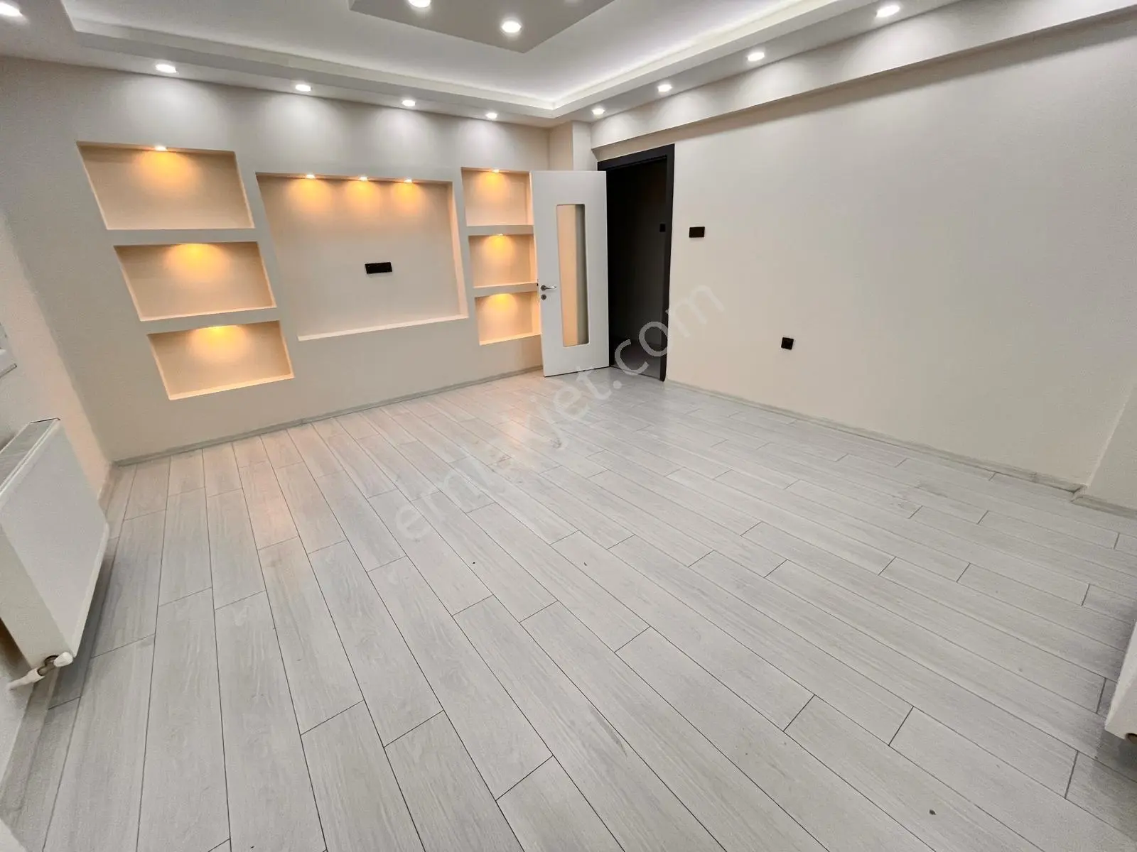 Üçyol Meydan Metro Yakını Lüks Dekorlu 3+1 115m2 Arakat Daire