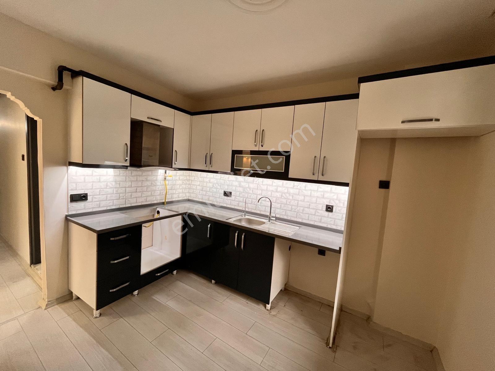 Üçyol Meydan Metro Yakını Lüks Dekorlu 3+1 115m2 Arakat Daire — fotoğraf 12