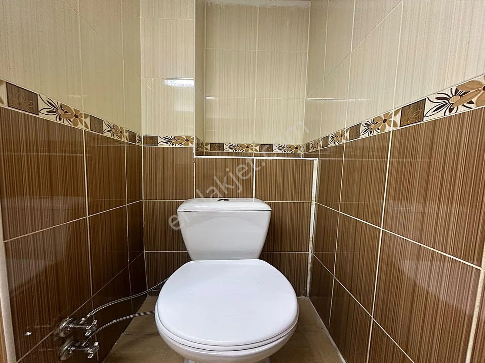 Metrobüse Yürüme Mesafesinde Full Dekorlu Giriş 2+1 Daire!!! — fotoğraf 22