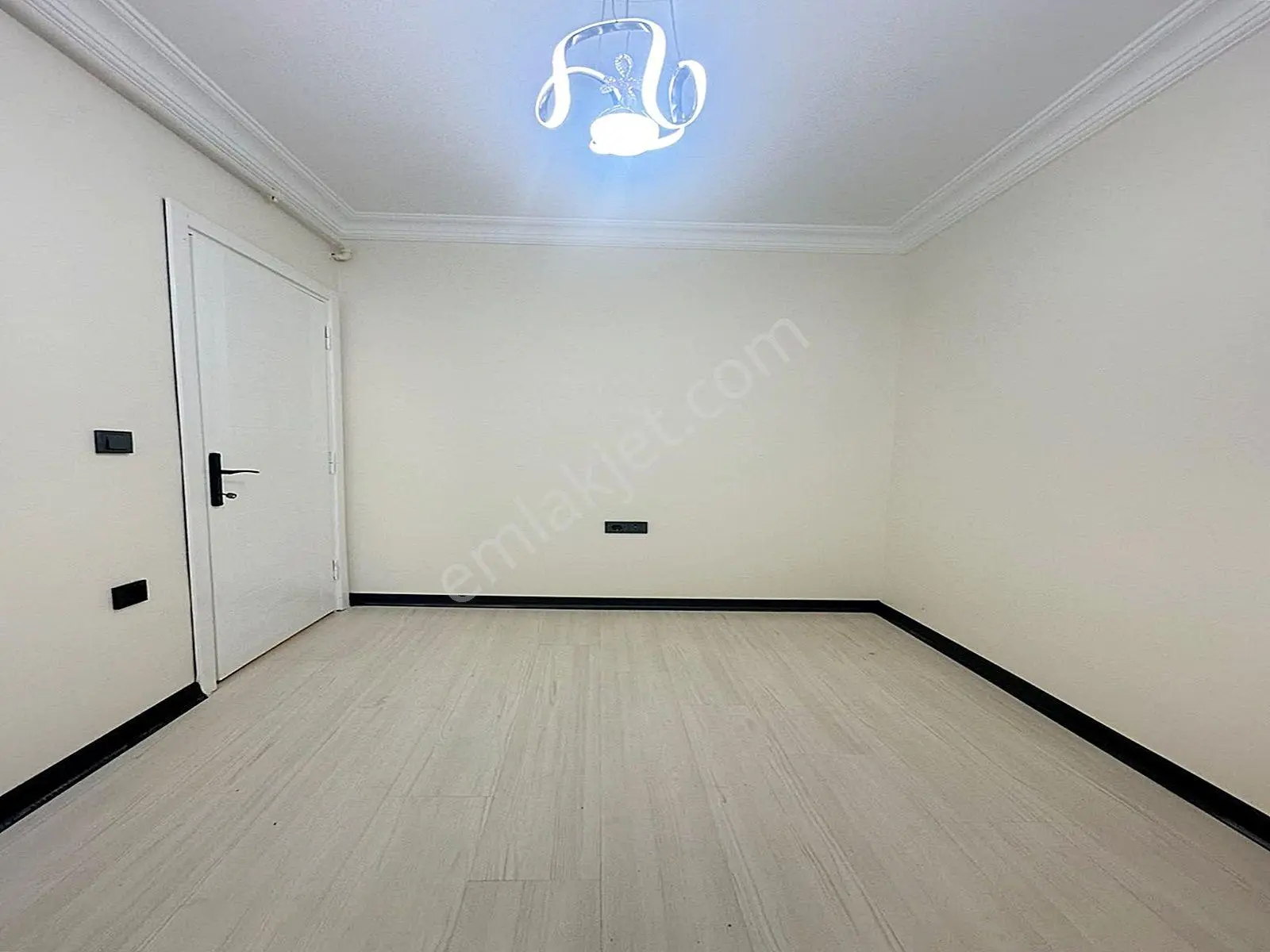 Merkezi Konumda Bahçe Katı Fiyatına Arakat 2+1 İskanlı Kelepir Satılık Daire!!! — fotoğraf 11