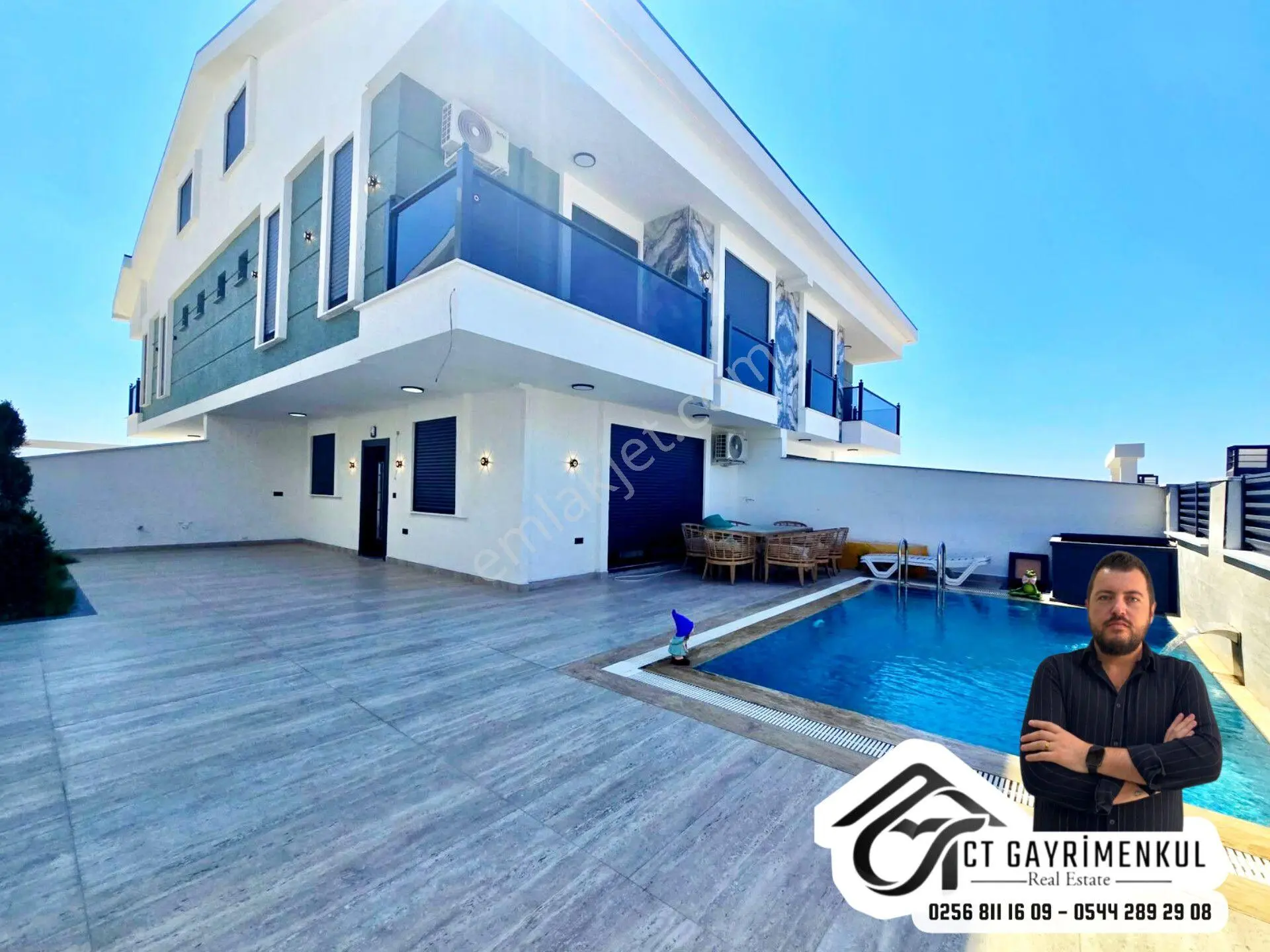 Didim'De Satılık 3+1 Müstakil Girişli Havuzlu Bahçeli Full Eşyalı Tripleks Villa