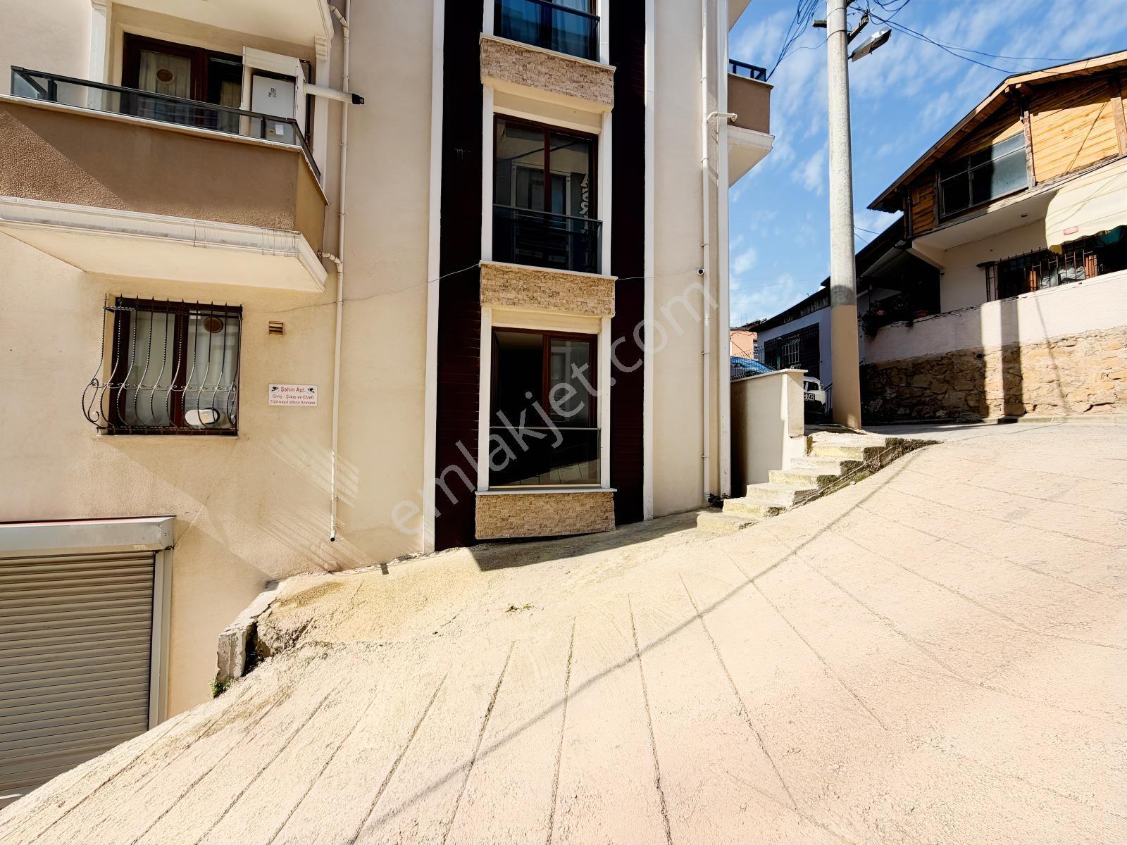 Merkeze Yakın 2+1 Otoparklı Satılık Daire — fotoğraf 2