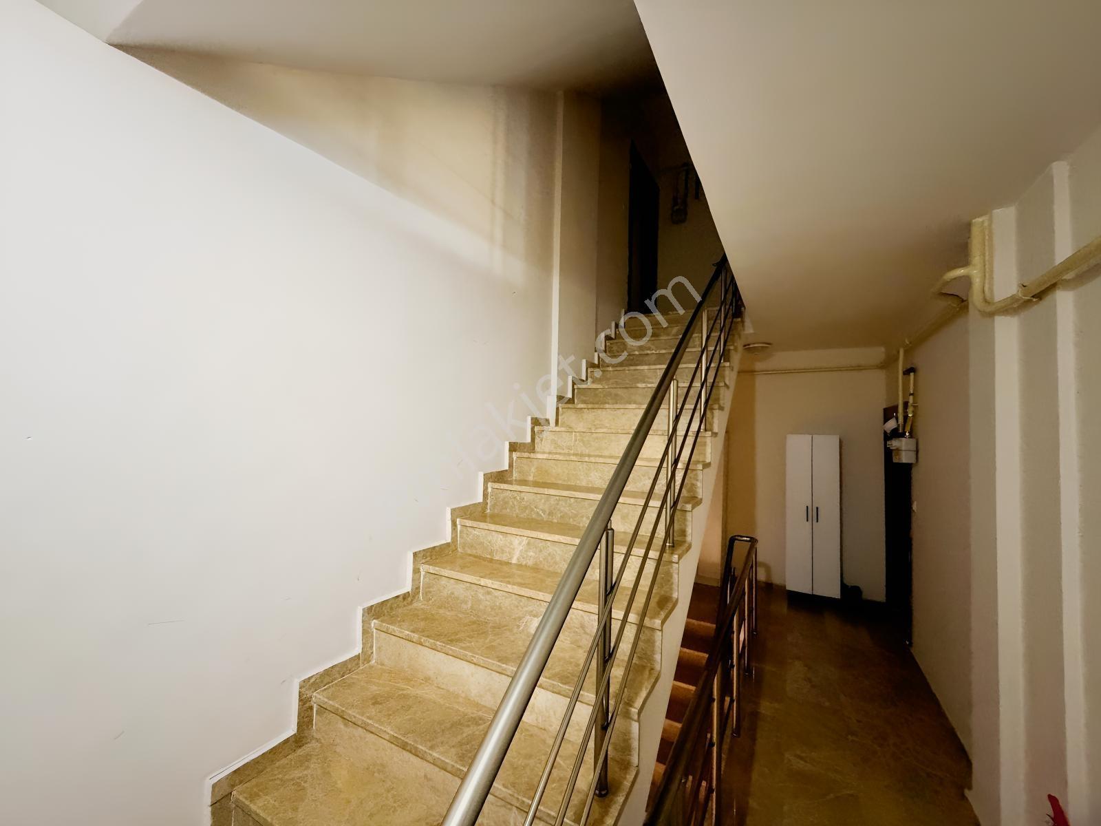 Merkeze Yakın 2+1 Otoparklı Satılık Daire — fotoğraf 14