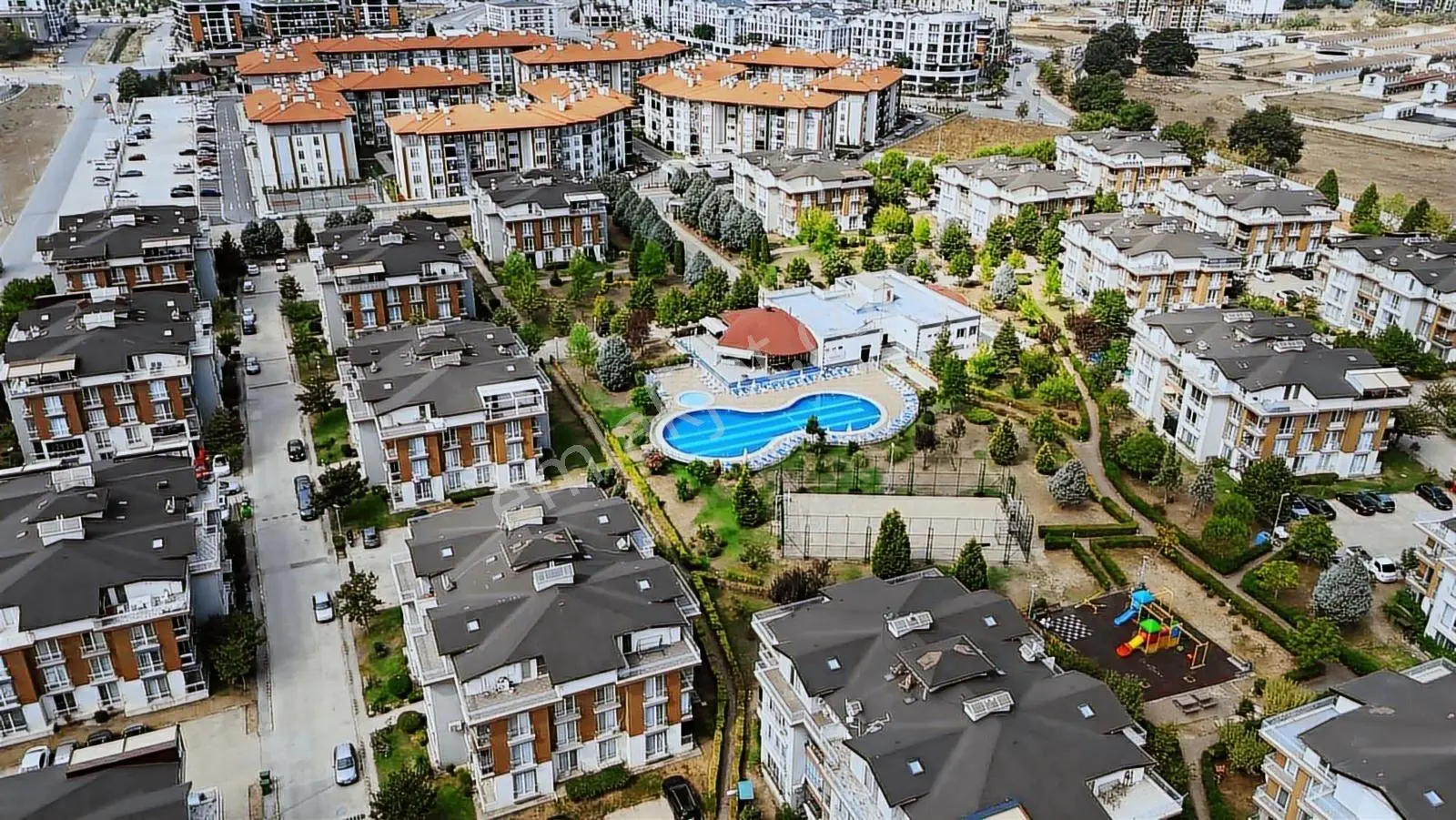 Kartepe'De Sarımeşe Konaklarında Satılık 3+1 Ara Kat Daire