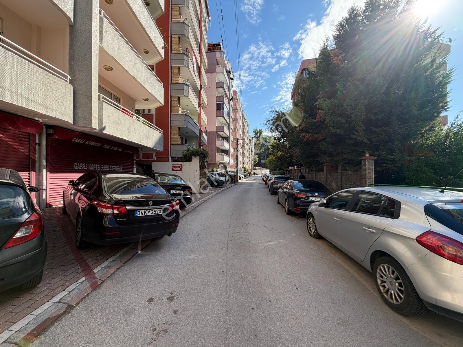 İzmit Kozluk Merkez Yakını Satılık Boş 3+1 Fırsat Daire — fotoğraf 2