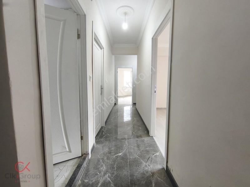Clk Gm'den Ömerağa'da Fırsat Ara Kat 3+1 Cadde Üstü Satılık — fotoğraf 3