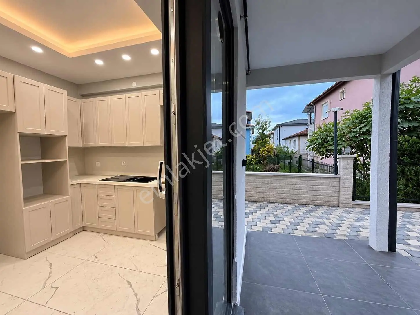 Serdivan Satılık Villa 4+1 Müstakil Giriş Ve Bahçesi Remax Ay — fotoğraf 9