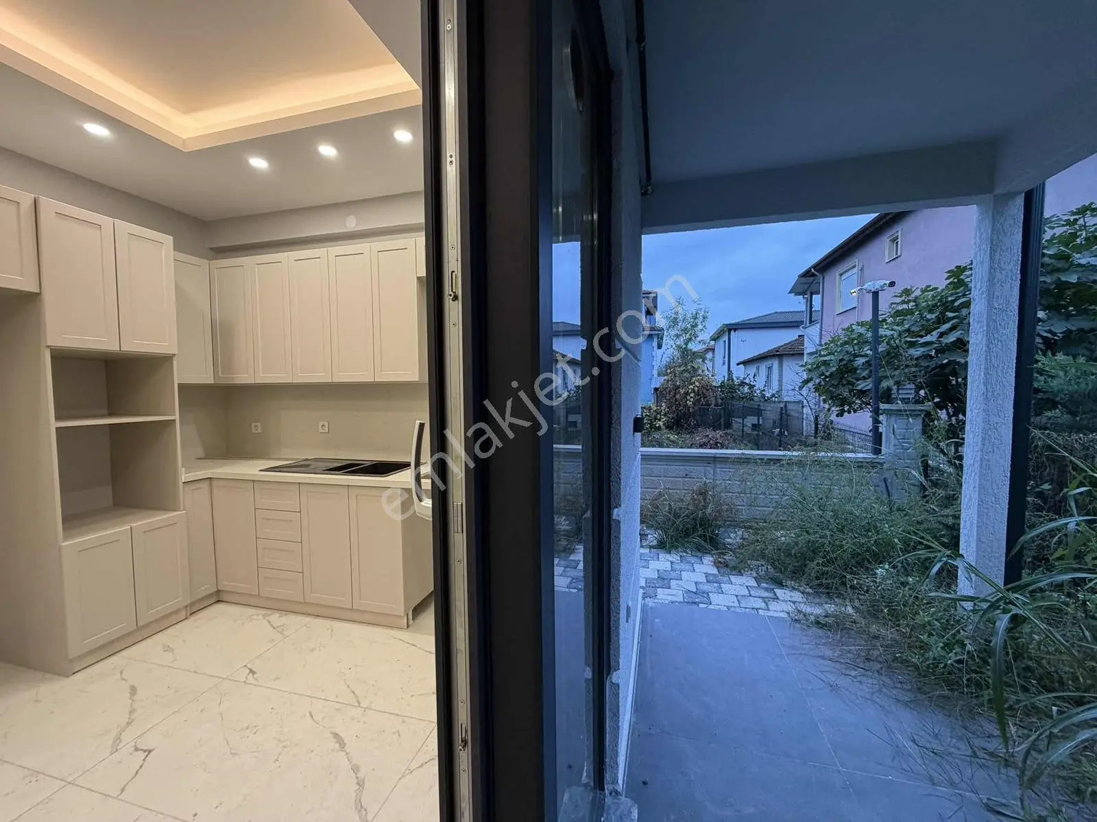 Serdivan Satılık Villa 4+1 Müstakil Giriş Ve Bahçesi Remax Ay — fotoğraf 24